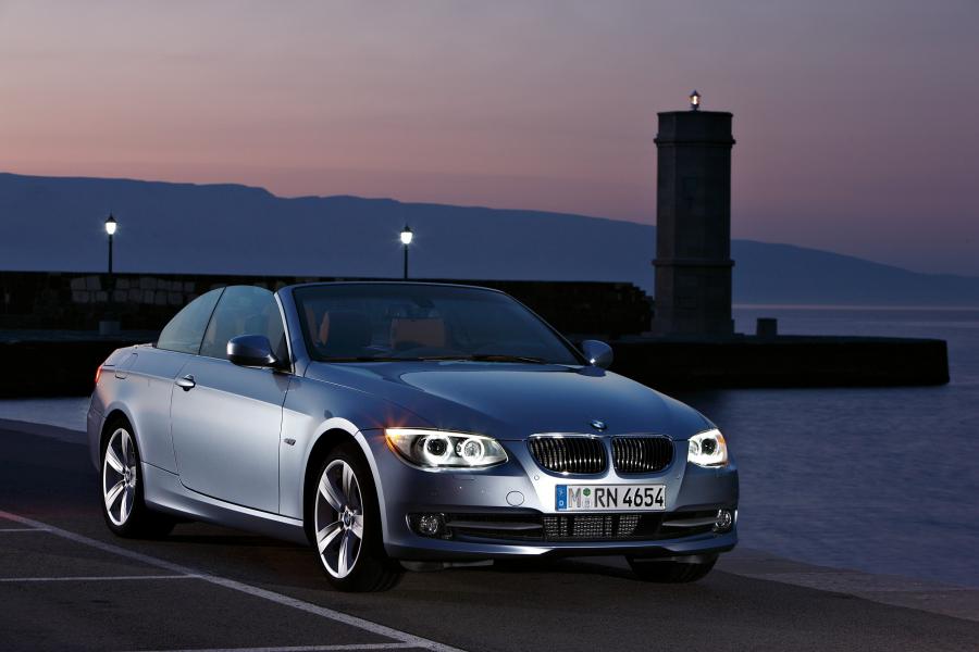  BMW 3-Series Convertible 2010 года  (фото 15 из 27)